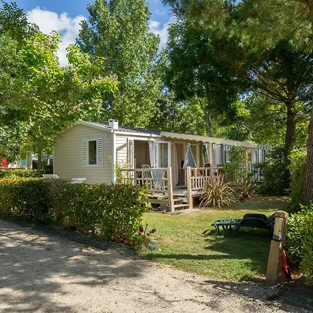 Campsite Camping Les Cabanes D'oleron 4*