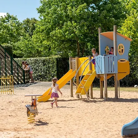 Camping Les Cabanes D'oleron キャンプ場