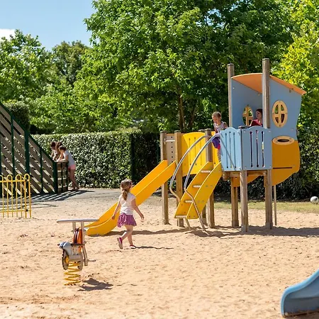 Camping Les Cabanes D'oleron Campsite