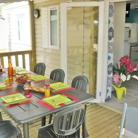 Camping Les Cabanes D'oleron 4*
