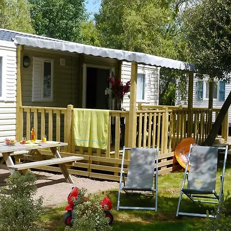 Camping Les Cabanes D'oleron Campsite 4*