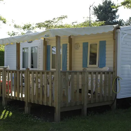 Camping Les Cabanes D'oleron Campsite 4*