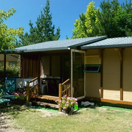 Camping Les Cabanes D'oleron Campsite 4*