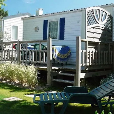 Camping Les Cabanes D'oleron Campsite